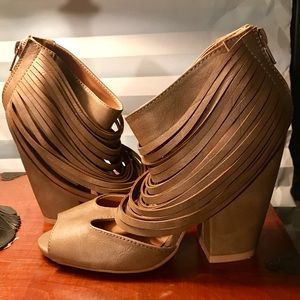 NWOB Qupid Vegan Block Heel Booties Sz 6